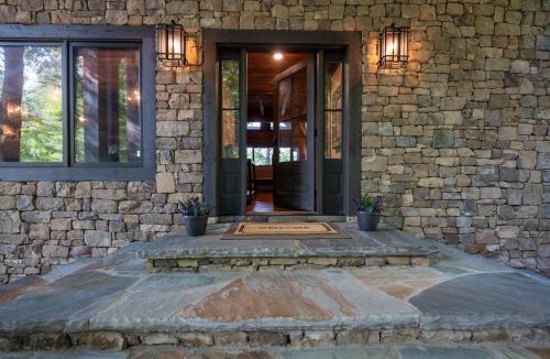 Cherry Log House | A Stoney River