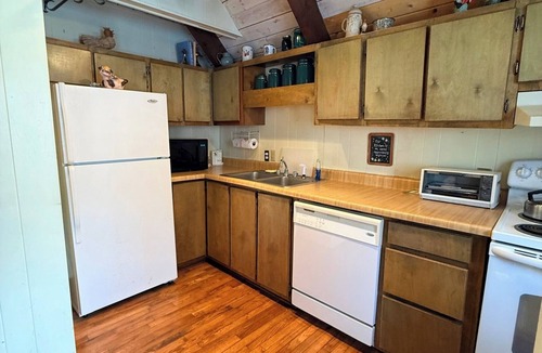 Beech Mountain Ski Chalet | A054 Bch Mtn Housy - Streamfront Cabin near Popular Hiking Trails