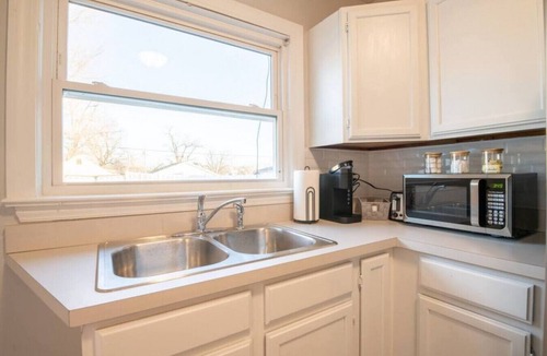 Peoria Heights House | ABODE ON ATLANTIC - Spacious 2BD in the Heights