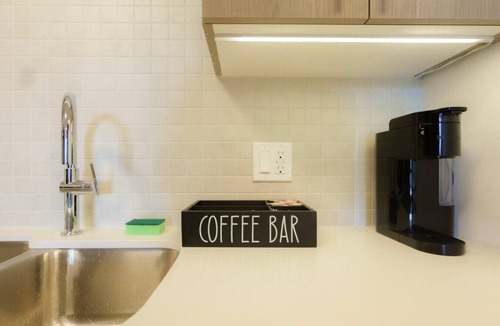 Washington Apartment | Above The Roots | Stylish 1BD on the Square
