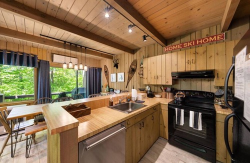 North Conway Villa | Adjacent units in North Conway, White Mountains - up to 20 Guests