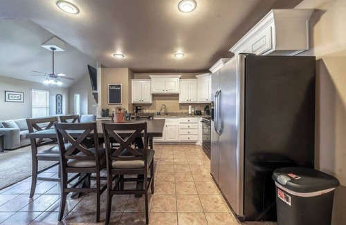 Lubbock House | Adobe Abode Duplex A - 4BR/3BA - South Lubbock