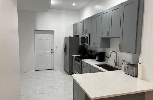 North Lawndale Apartment | Adorable 2 bedroom with free street parking