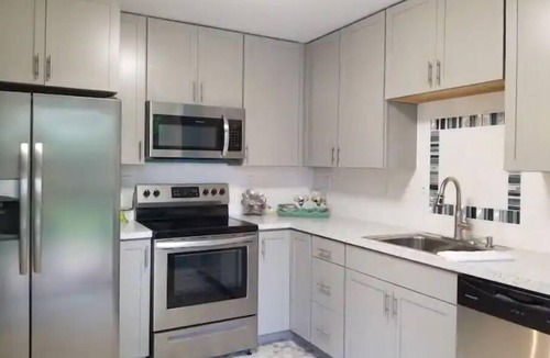 Orange Prairie House | Adorable 3 bdrm ranch home in the heart of Peoria!