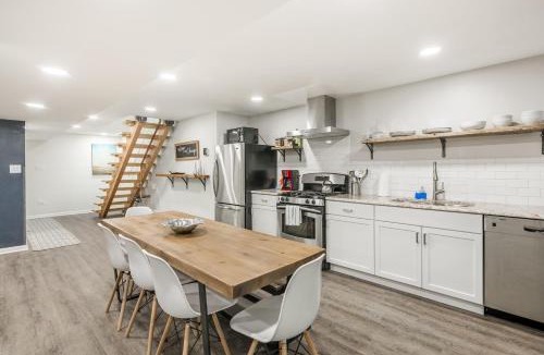 Near West Side Apartment | Adults Only - Walk to the United Center! Modern Touches Surround You - Check Out the Open Staircase! apts