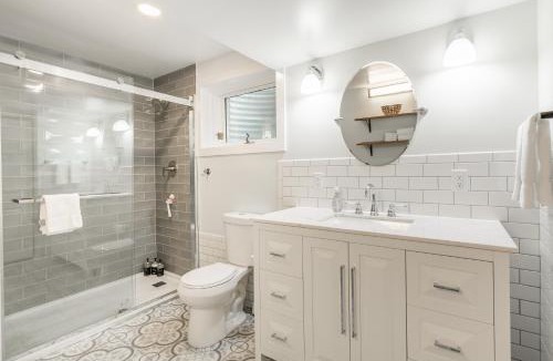 Near West Side Apartment | Adults Only - Walk to the United Center! Modern Touches Surround You - Check Out the Open Staircase! apts