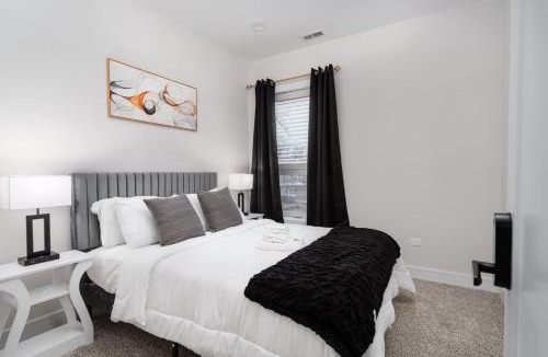 Bronzeville Apartment | Affordable Private Room 2 - Shared