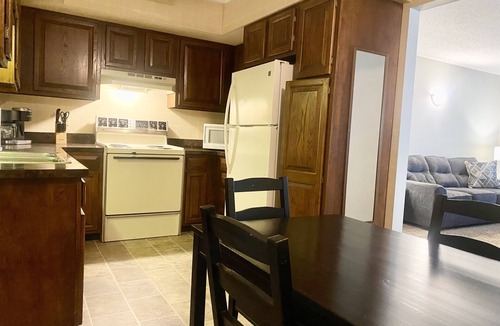 Bloomington Condo | Affordable, Spacious, And Pet Friendly 2bd/1bath