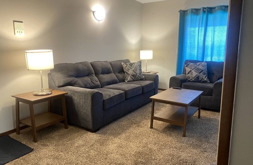 Bloomington Condo | Affordable, Spacious, And Pet Friendly 2bd/1bath