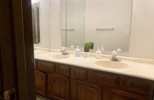 Bloomington Condo | Affordable, Spacious, And Pet Friendly 2bd/1bath