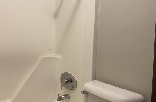 Bloomington Condo | Affordable, Spacious, And Pet Friendly 2bd/1bath