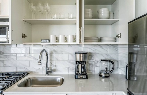 Gold Coast Apartment | Airy Gold Coast 1BR w/Doorman & Gym, nr Mariano Park, by Blueground