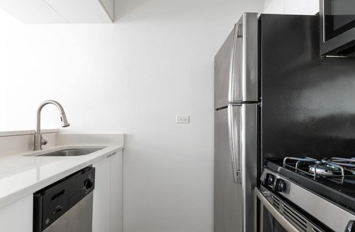 Gold Coast Apartment | Airy Gold Coast Studio close to L, walk to Mariano Park, by Blueground