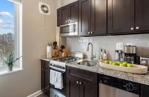 Radnor - Fort Myer Heights Apartment | Airy King 1BR w/Queen Sleeper and Free parking