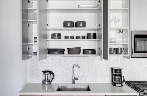 South Loop Apartment | Airy South Loop 1BR w/Lounge, Pool & Gym near Grant Park, by Blueground