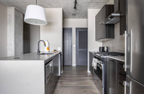 West Loop Apartment | Airy West Loop 1BR w/Pool, Gym, nr. Fulton Market, by Blueground