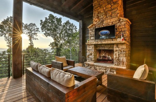 Mineral Bluff Cabin | Altitude Elegance | Mineral Bluff, GA