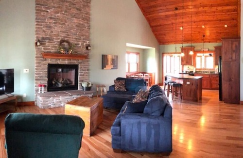 Elizabeth Cabin | Amazing Cabin Overlooking Hells Branch Valley