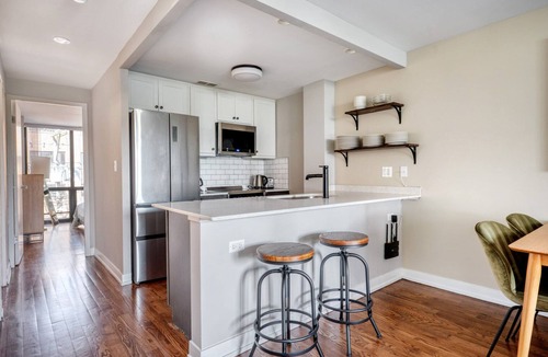 Edgewater Beach Apartment | Amazing Edgewater 2BR, nr Lake Michigan, by Blueground