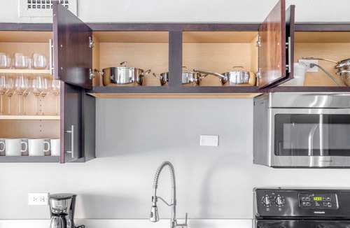 Edgewater Beach Apartment | Amazing Edgewater 2BR w/ Gym, Deck & Lounge, 5 blocks to L, by Blueground