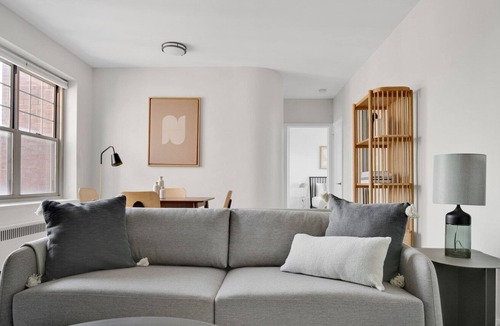 Evanston Apartment | Amazing Evanston 2BR, 1 mile from Northwestern campus, by Blueground