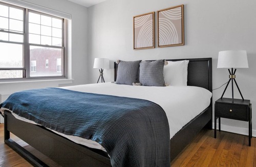 Evanston Apartment | Amazing Evanston 2BR, 1 mile from Northwestern campus, by Blueground