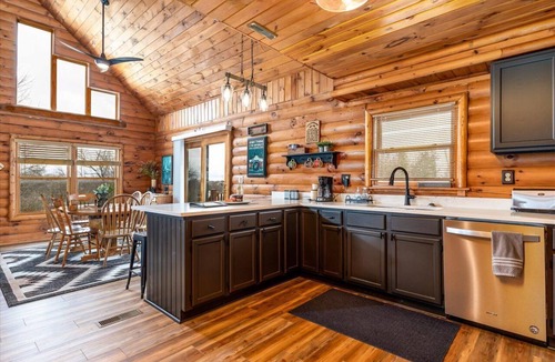 Apple River Cabin | Amazing Log Cabin with Beautiful Views at Apple Canyon Lake