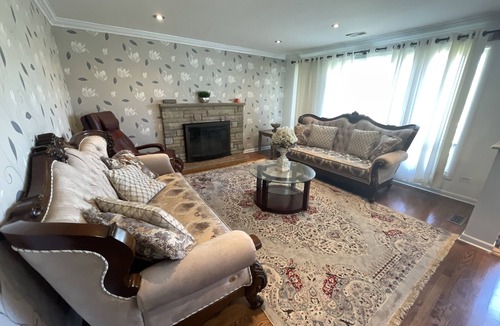 Glenview House | Amazing Mid-Term Rental Entire Home In Glenview