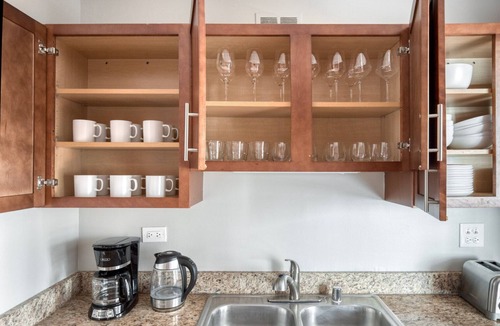 Streeterville Apartment | Amazing Streeterville 2BR w/Gym & Pool, Ohio St beach, by Blueground