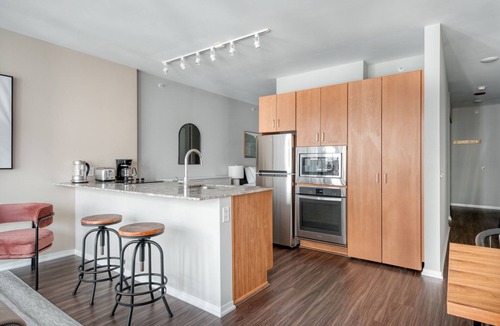 Streeterville Apartment | Amazing Streeterville Jr 1BR w/Pool & Gym, nr Riverwalk, by Blueground