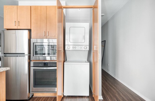 Streeterville Apartment | Amazing Streeterville Jr 1BR w/Pool & Gym, nr Riverwalk, by Blueground