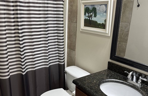 Bloomington House | Amazing Value- Spacious Townhouse Unit Walking Distance from DT Bloomington