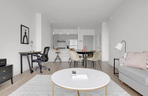 West Loop Apartment | Amazing West Loop 1BR w/Gym & Pool in heart of Greektown, by Blueground