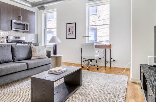 Wicker Park Apartment | Amazing Wicker Park 2BR w/ W/D, 2 blocks to Blue Line, by Blueground