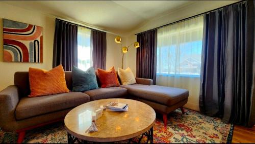 Lowell Villa | Ambervine