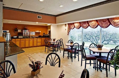 Waukegan Hotel | Americas Best Value Inn Waukegan