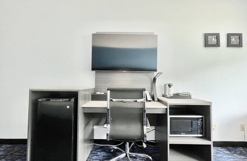 Quincy Hotel | AmericInn by Wyndham Quincy