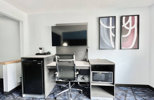 Quincy Hotel | AmericInn by Wyndham Quincy
