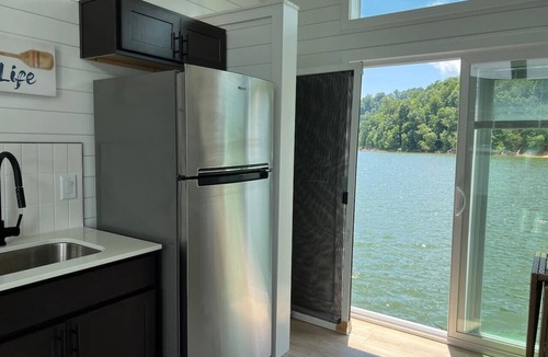 Russell Springs Boat Rental | An Absolute Blast - Lake Cumberland Marina