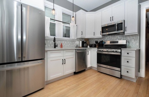 Andersonville House | Andersonville Charming 3 Bedroom/2 Bath House with Family Room plus Yard & Patio