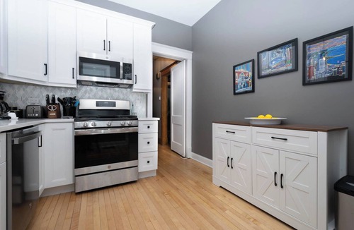 Andersonville House | Andersonville Charming 3 Bedroom/2 Bath House with Family Room plus Yard & Patio
