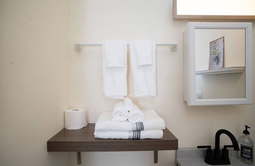Lakeview Apartment | Apartment on Clark in Wriglleyvile