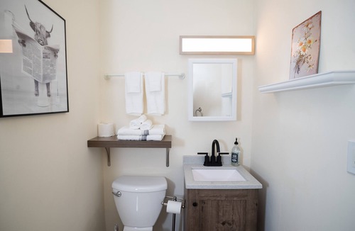 Lakeview Apartment | Apartment on Clark in Wriglleyvile