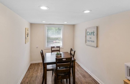 Libertyville House | Apt W/heated garage Libertyville Near Naval Base