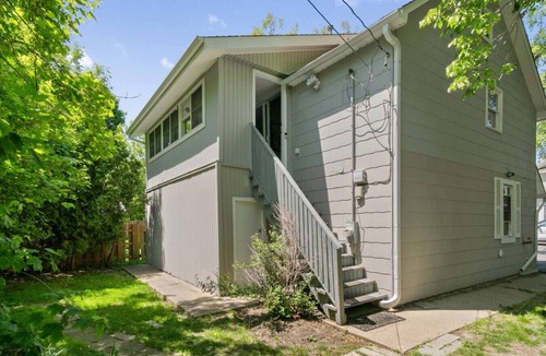 Libertyville House | Apt W/heated garage Libertyville Near Naval Base