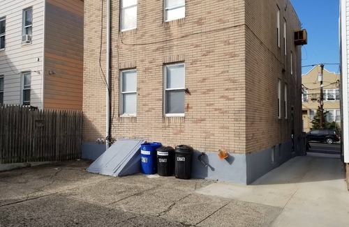 Constable Hook Apartment | Apt with utilities, wifi, a compact parking space, & on-site laundry near NYC!