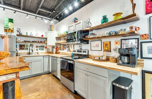 Murphy Cottage | 'arboco' Downtown Murphy House w/Courtyard!