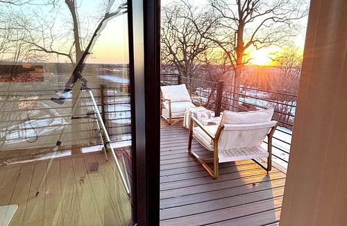 Fairview Heights House | Arch View Luxury Home 5 minutes to St. Louis:Private Pool,Sauna,Free Wine&Brkfst