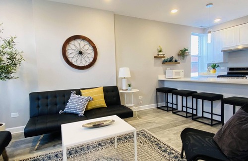 Bridgeport Apartment | Archer #2 | New 3 Bedroom near McCormick Place, Wintrust Arena, Chinatown