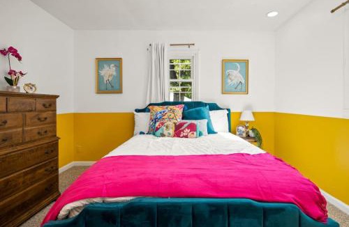 Peoria Heights House | Art Deco Oasis A Stylish Retreat